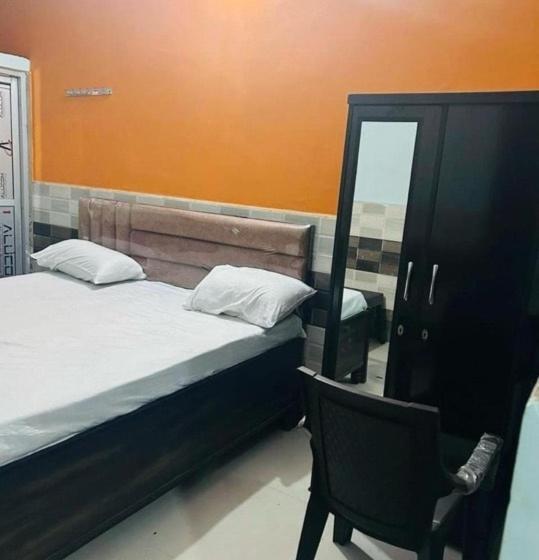 חדר קלאסי לשלושה, Moon Star Residency