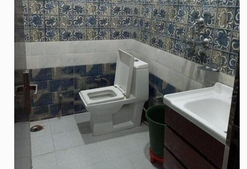 חדר קלאסי לשלושה, Moon Star Residency