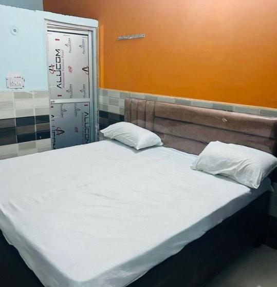 חדר קלאסי לשלושה, Moon Star Residency