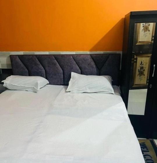 חדר קלאסי לשלושה, Moon Star Residency