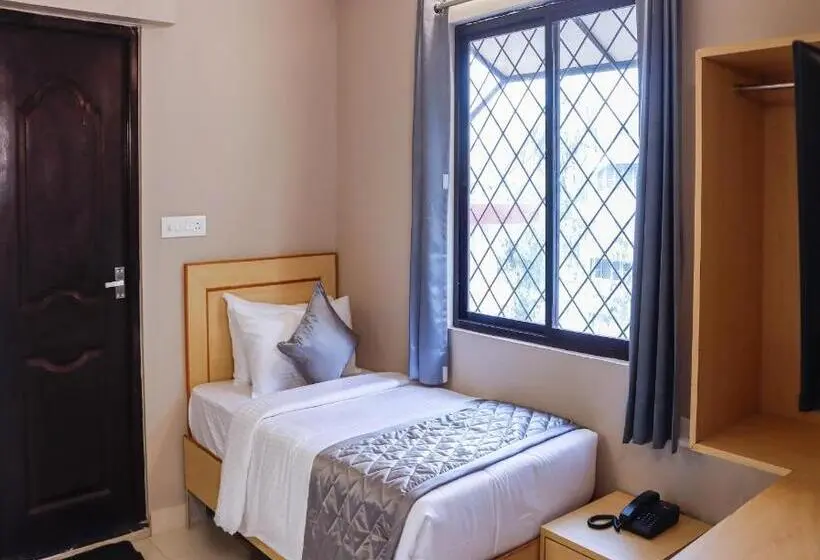 Economy Yhden Hengen Huone, Vinayaga Tirupur