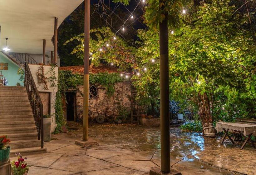 غرفة قياسية, Art Rooms Garni