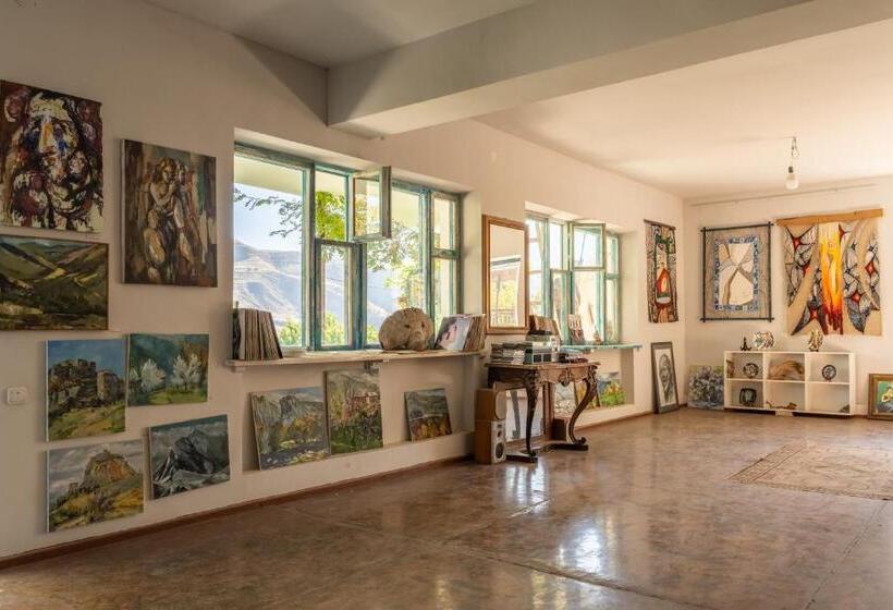 غرفة قياسية, Art Rooms Garni