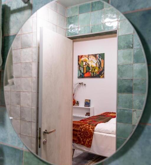 غرفة قياسية, Art Rooms Garni