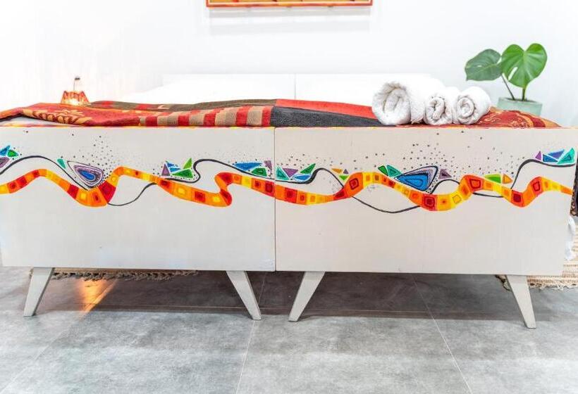 غرفة قياسية, Art Rooms Garni