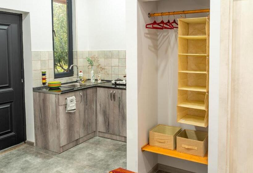 غرفة قياسية, Art Rooms Garni