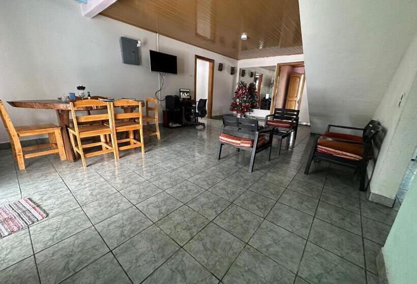 اتاق استاندارد سه نفره, Hostel Gaia Zo é