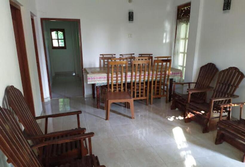 バス共有のスタンダードルーム, Jayasena Homestay