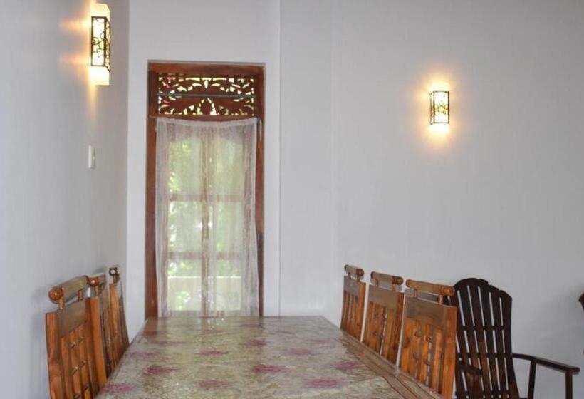 バス共有のスタンダードルーム, Jayasena Homestay