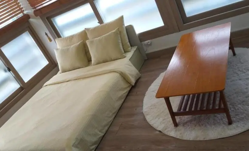 Perhehuone, Moon Forest Guesthouse