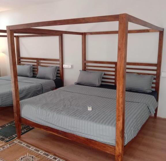 חדר משפחתי, Coco Cabana