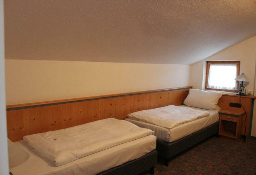 발코니가 있는 4인용 스탠다드 룸, Alpenhotel Widderstein