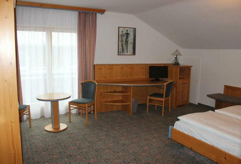 带阳台标准四人间, Alpenhotel Widderstein