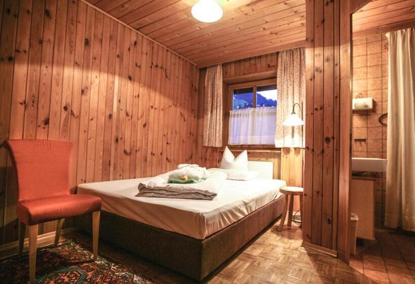 اتاق استاندارد یک نفره, Bio Hotel Saladina