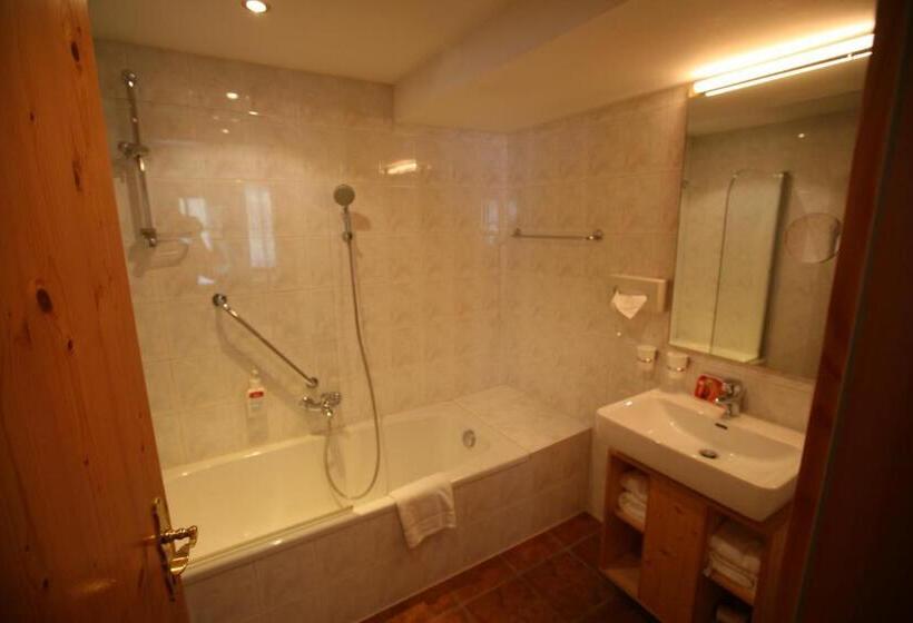 基本间, Bio Hotel Saladina