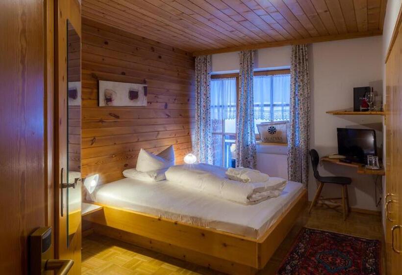 基本间, Bio Hotel Saladina