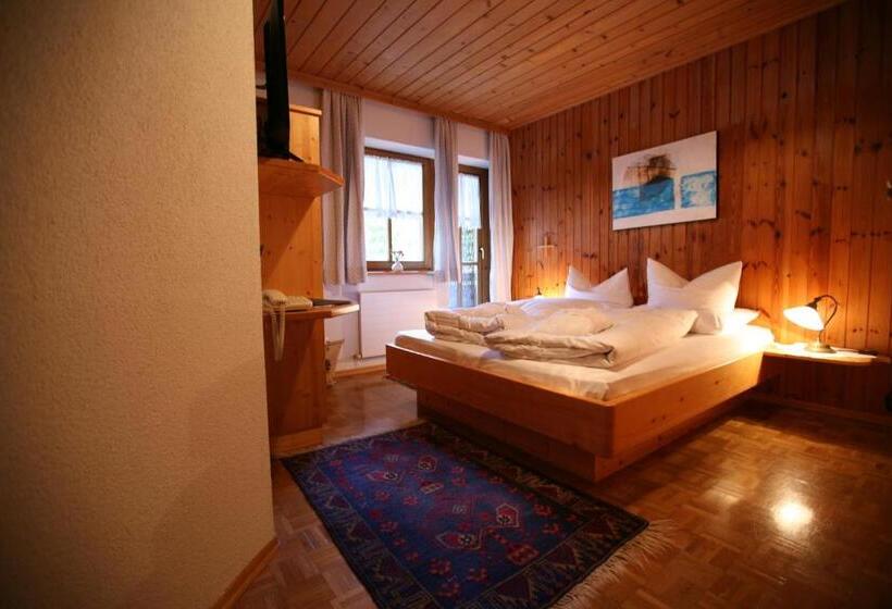 基本间, Bio Hotel Saladina