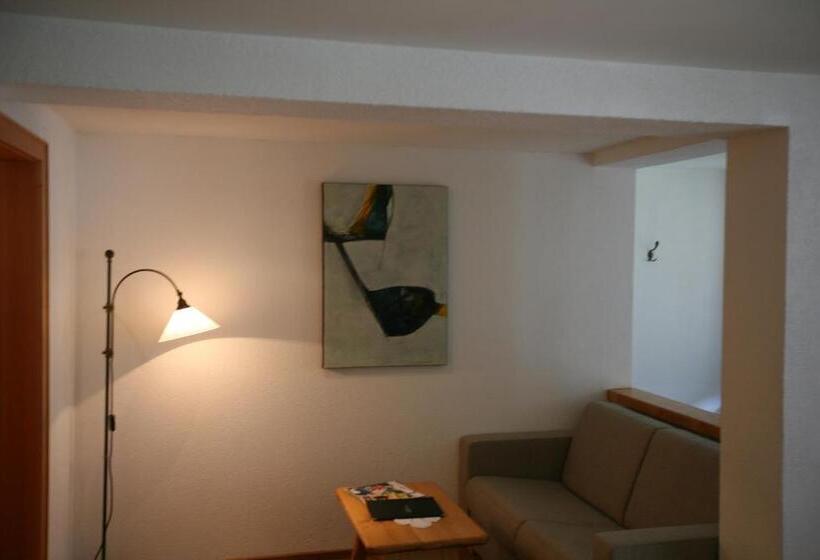 سوییت جونیور, Bio Hotel Saladina
