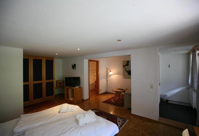 سوییت جونیور, Bio Hotel Saladina