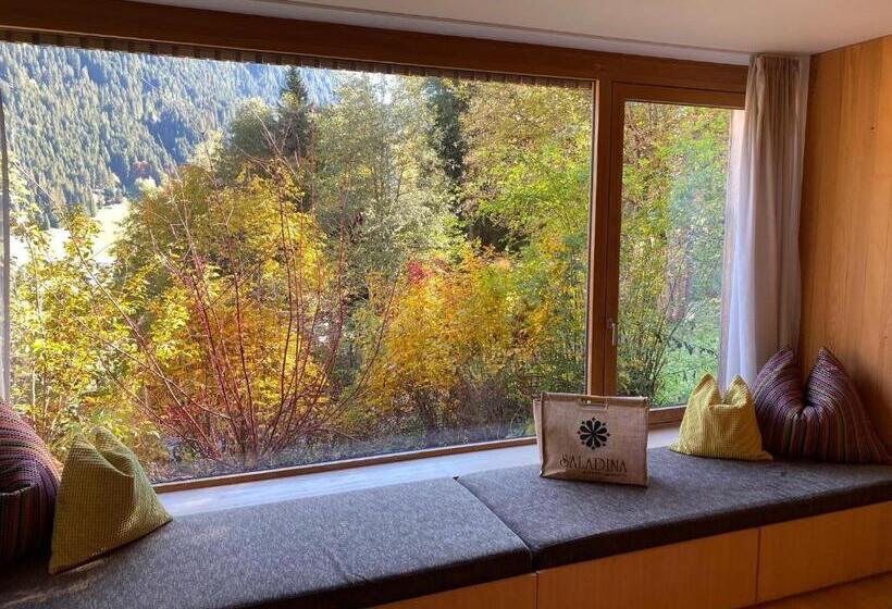 آپارتمان 2 خوابه, Bio Hotel Saladina