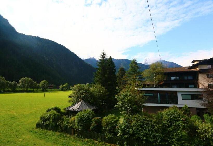 اتاق استاندارد با چشم‌انداز کوهستان, Apart Garni Alpevita