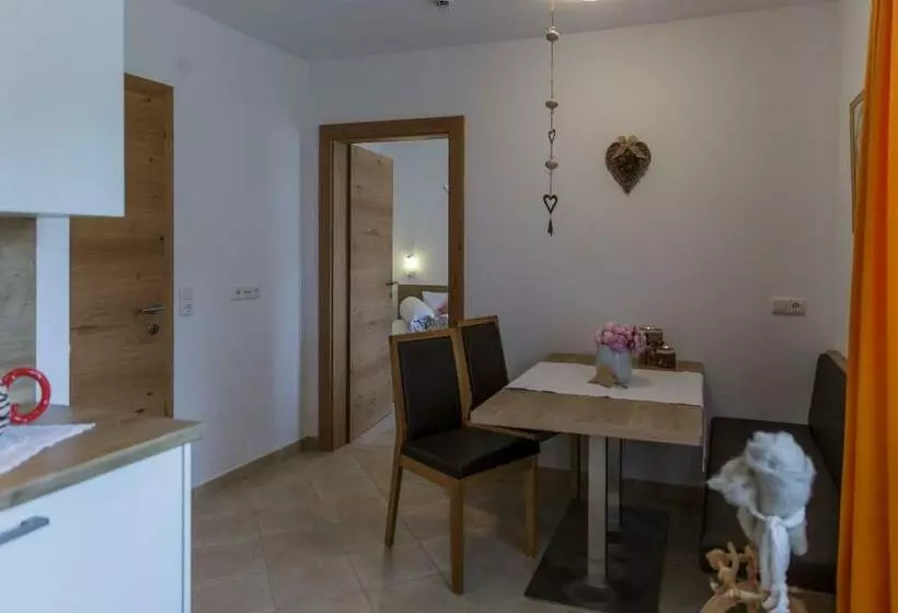 バルコニー付２ベッドルームアパートメント, Apartments Gannerhof
