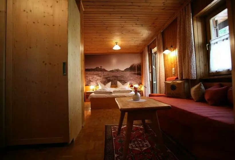 スイート, Bio Hotel Saladina