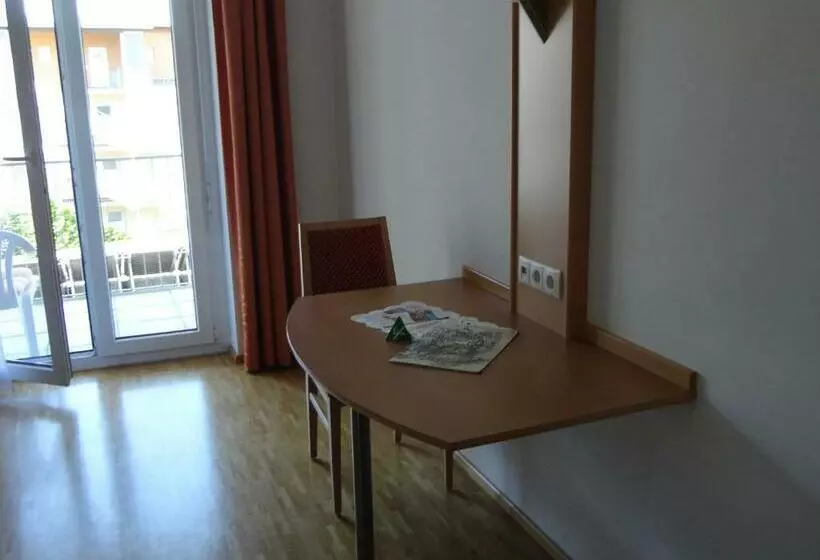Habitación Estàndard Individual, Cafe Lorenz