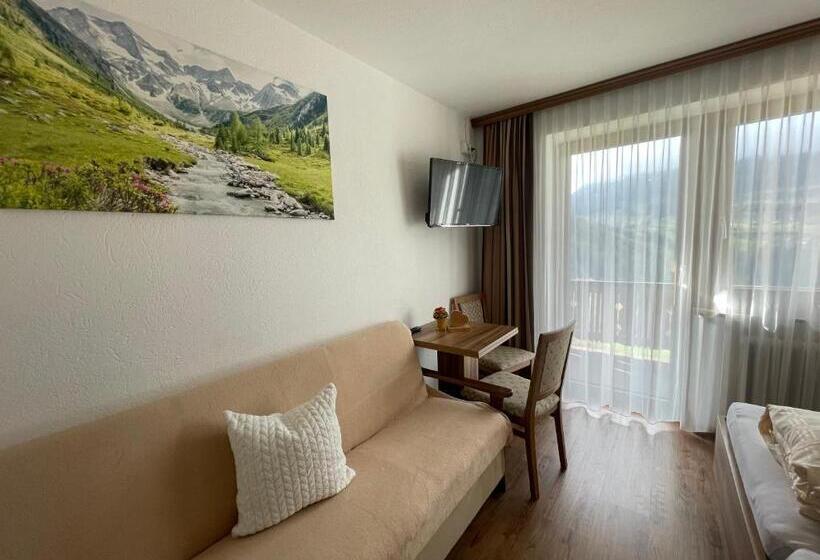 غرفة قياسية ثلاثية, Gästeheim Lederle