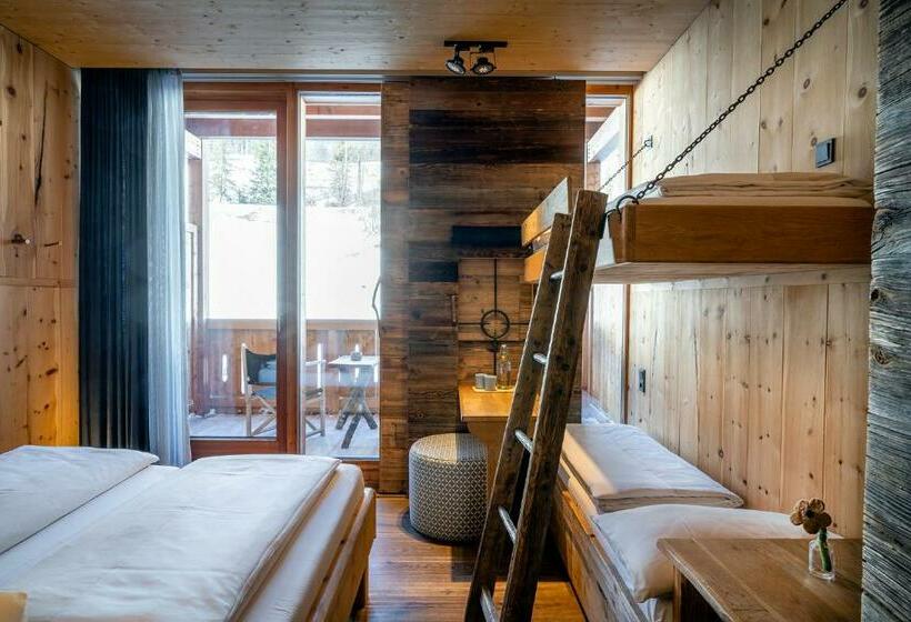 マウンテンビュースタンダードルーム, Mama Thresl