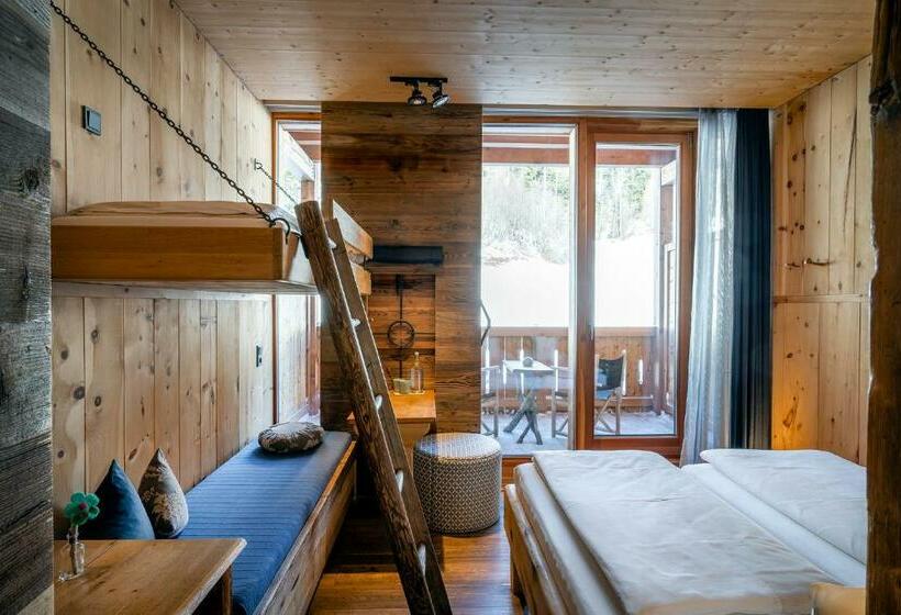 マウンテンビュースタンダードルーム, Mama Thresl