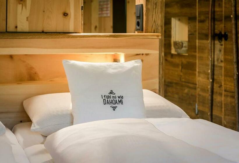 バルコニー付きスタンダードルーム, Mama Thresl