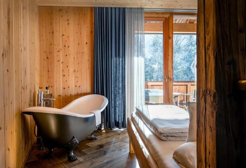 バルコニー付きスタンダードルーム, Mama Thresl