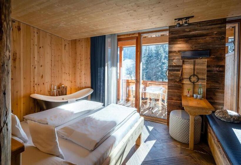 バルコニー付きスタンダードルーム, Mama Thresl