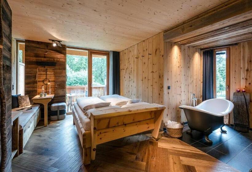 バルコニー付きスタンダードルーム, Mama Thresl