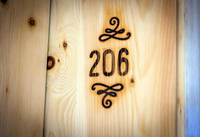 テラス付きスタンダードルーム, Mama Thresl