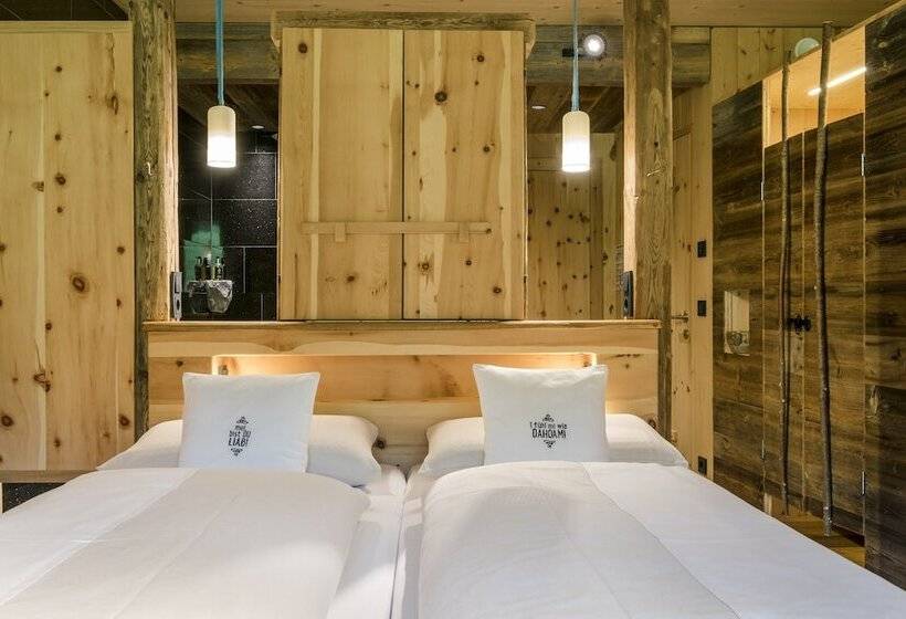 マウンテンビュースタンダードルーム, Mama Thresl