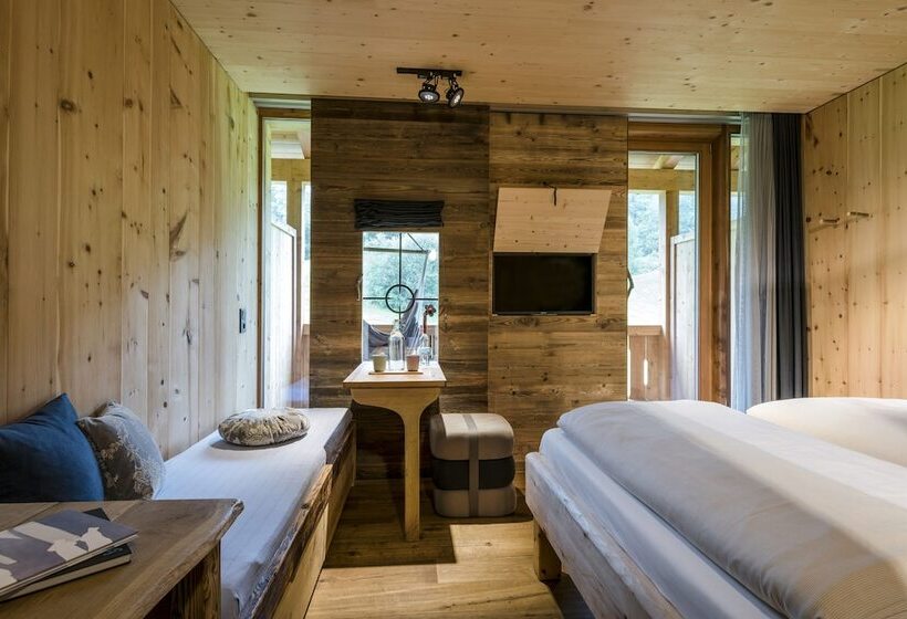 バルコニー付きスタンダードルーム, Mama Thresl