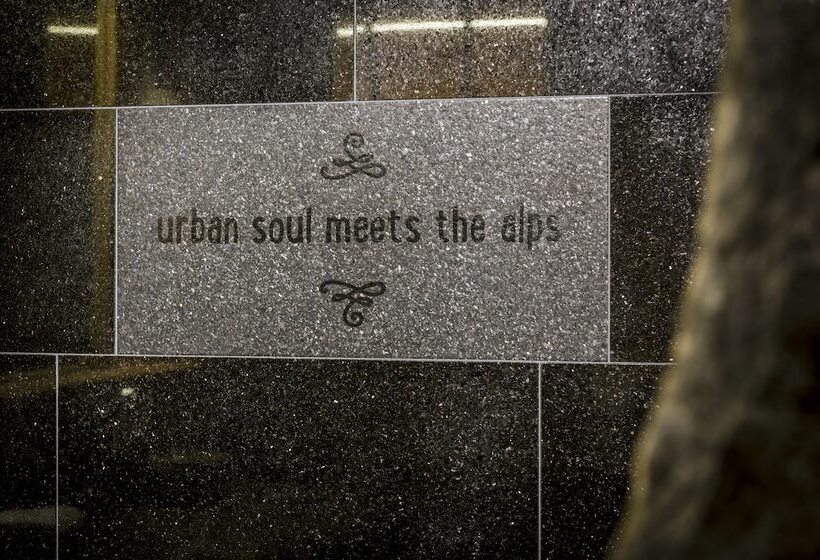 バルコニー付きスタンダードルーム, Mama Thresl