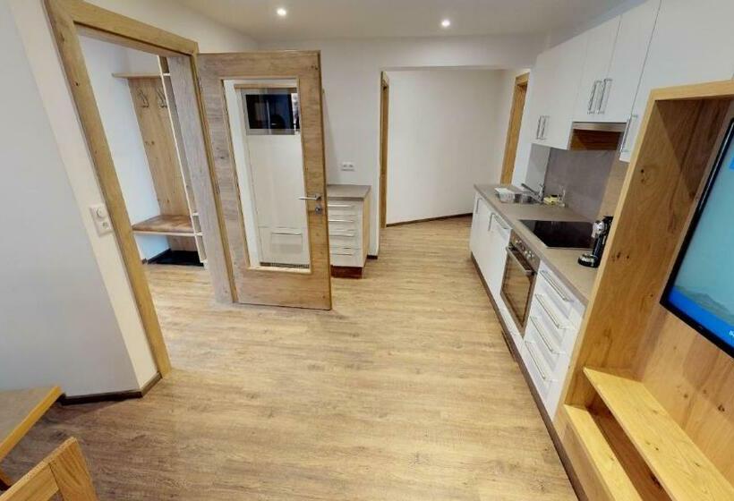 شقة غرفتين, Pension Bergkristall