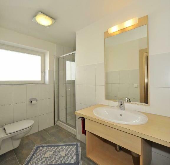 إستديو عائلى, Pension Bergkristall