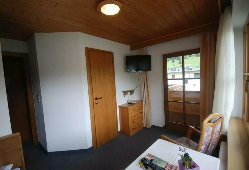 スタンダードシングルルーム, Pension Tirol