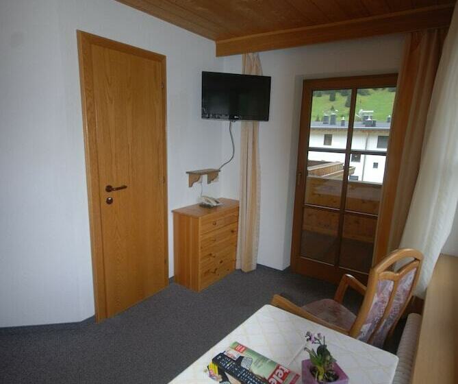 Номер Стандарт Индивидуальный, Pension Tirol