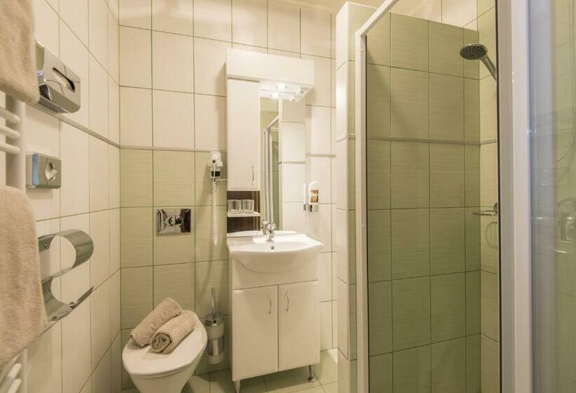 اتاق ساده با بالکن, Smart