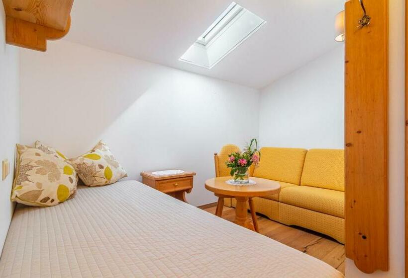 اتاق لوکس با بالکن, Sonnhof