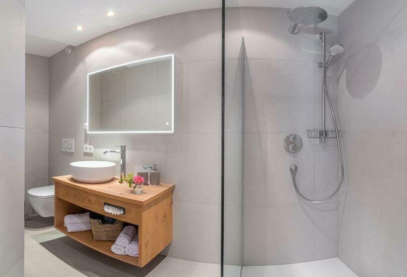 اتاق لوکس با بالکن, Sonnhof