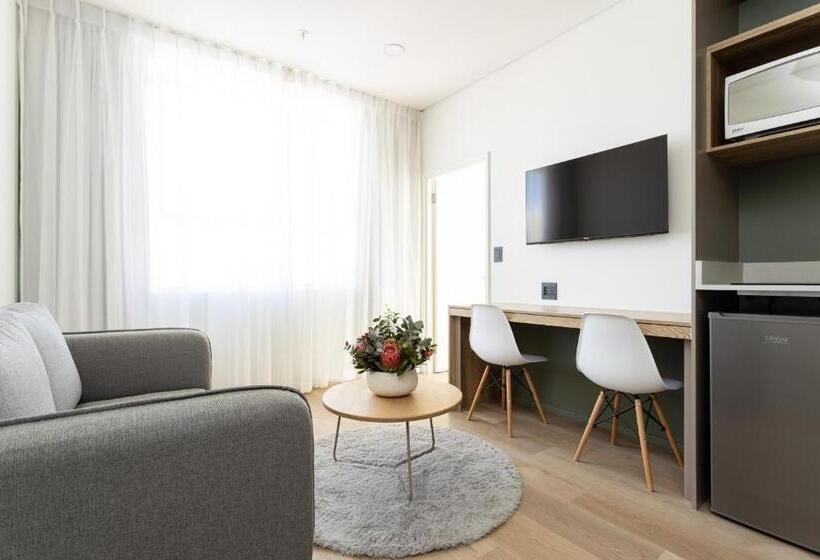 סוויטה עם נוף לעיר, Adderley Gardens