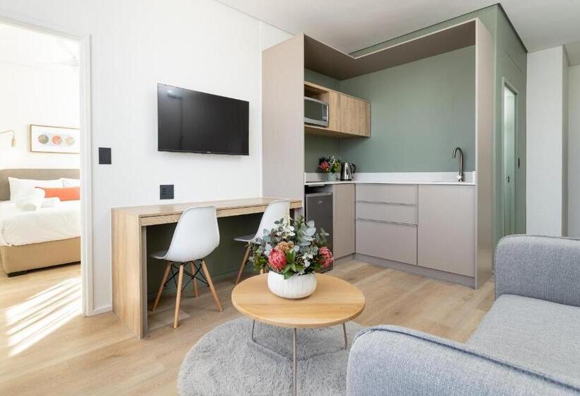 סוויטה עם נוף לעיר, Adderley Gardens