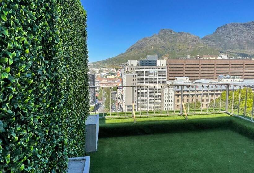 Apartamento 1 Dormitório com Sacada, Adderley Gardens