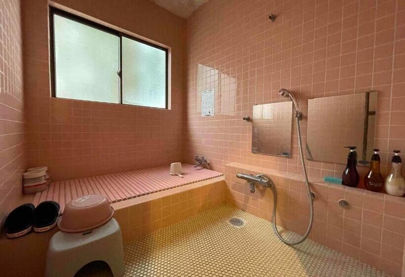 Habitació Estàndard, The Answer
